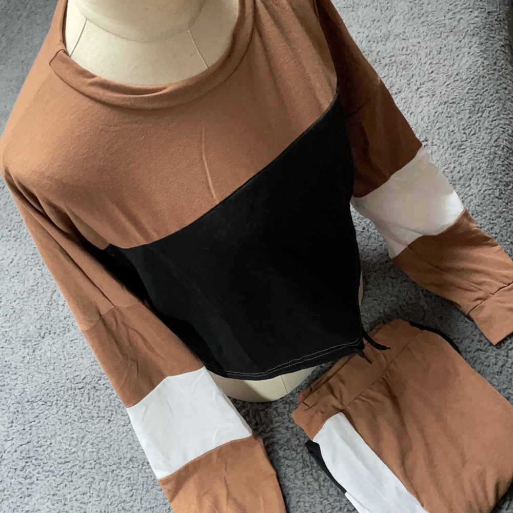 BOUTIQUE | Bundle of Long Sleeve Crop Top and Joggers